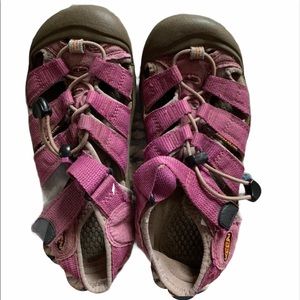 4/$25 Girls purple Keens